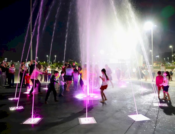 Novo chafariz leva diversão a crianças no Parque das Nações, em Criciúma