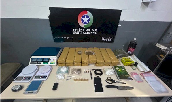 PM APREENDE MAIS DE 17KG DE DROGAS NO BAIRRO COLONIAL EM CRICIÚMA