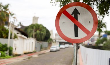 Criciúma amplia implantação de vias de mão única no entorno de escolas
