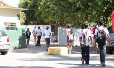 ALUNO É IMPEDIDO DE ENTRAR EM ESCOLA DE CRICIÚAM POR CAUSA DA TONALIDADE DA CALÇA
