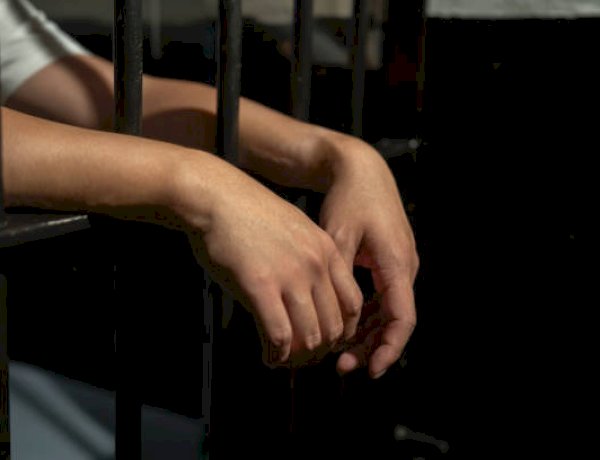 PAI É PRESO ACUSADO DE ESTUPRAR A PRÓPRIA FILHA QUANDO TINHA 8 ANOS E SE ESTENDERAM ATÉ OS 15 ANOS