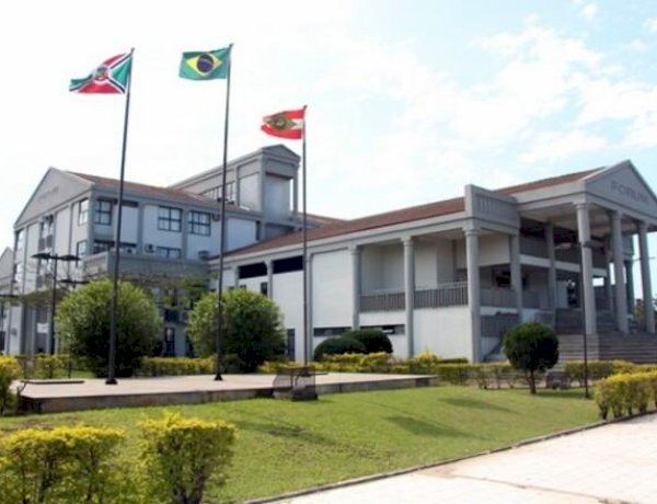 Justiça condena uma mulher e dois homens a mais de 80 anos de prisão por latrocínio de homem em Criciúma