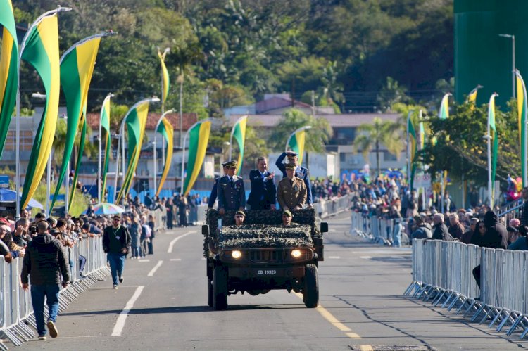 Desfile de 7 de Setembro reúne cerca de 23 mil pessoas em Criciúma