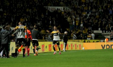 CRICIÚMA VENCE A PONTE PRETA POR 2 A 0 NO HERIBERTO HÜLSE E ENTRA NO G-4 DA SÉRIE B