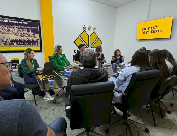 Reunião define ações para garantir o bem-estar de gatos que vivem no Estádio Heriberto Hülse