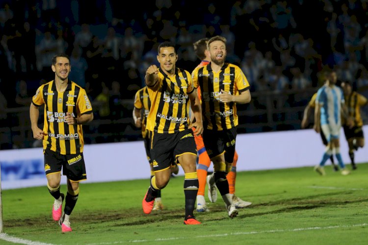 Criciúma vence Londrina no Paraná com dois gols de Yuri Tanque e entra no G-4
