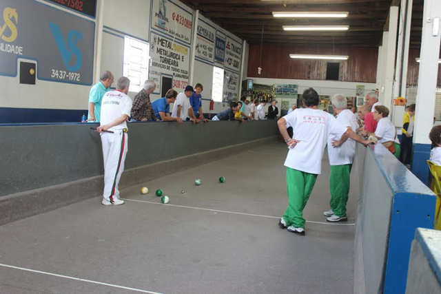Valdir Cavalo e Colonial faturam o 20º Campeonato Municipal de Bocha