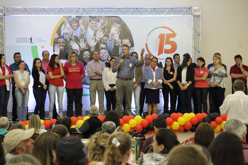 PMDB encerra maior mobilização partidária de 2017  Araranguá e Criciúma recebem líderes peemedebistas