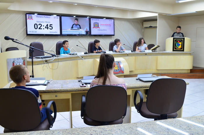 Prorrogado o mandato dos atuais vereadores do projeto Câmara Mirim