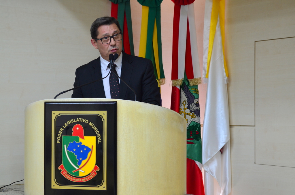 KAMINSKI PEDE PROVIDENCIAS PARA BURACO NA PRÓSPERA