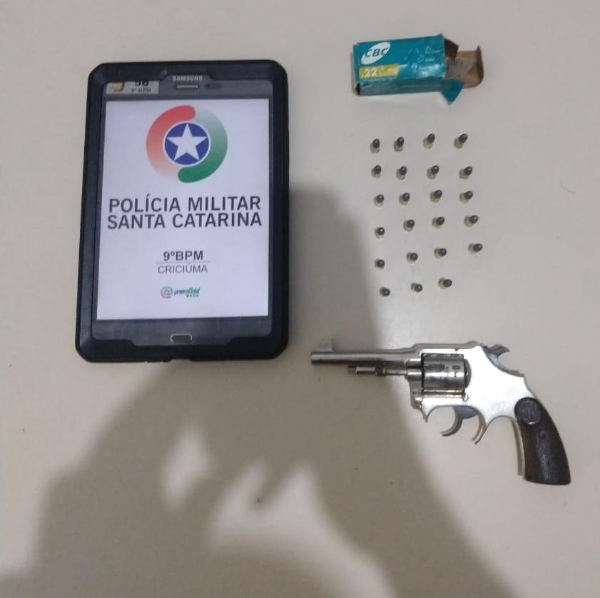 POLÍCIA MILITAR PRENDE IDOSO COM REVOLVER