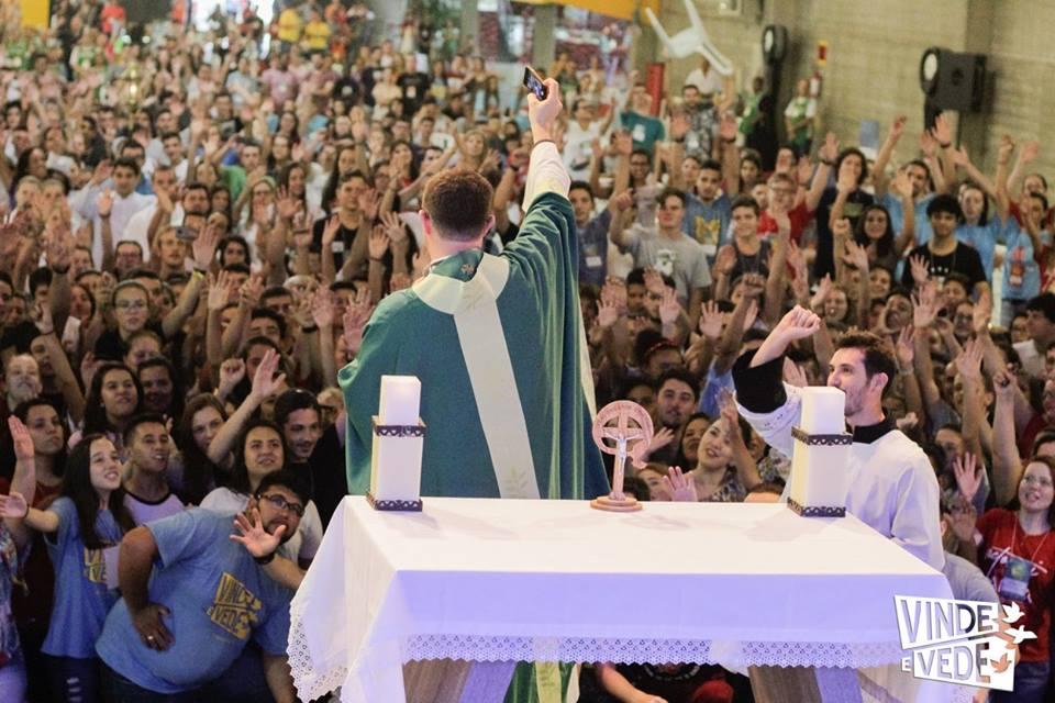 JOVENS DA IGREJA CATÓLICA COMEMORAM 23ª EDIÇÃO DO VINDE E VEDE