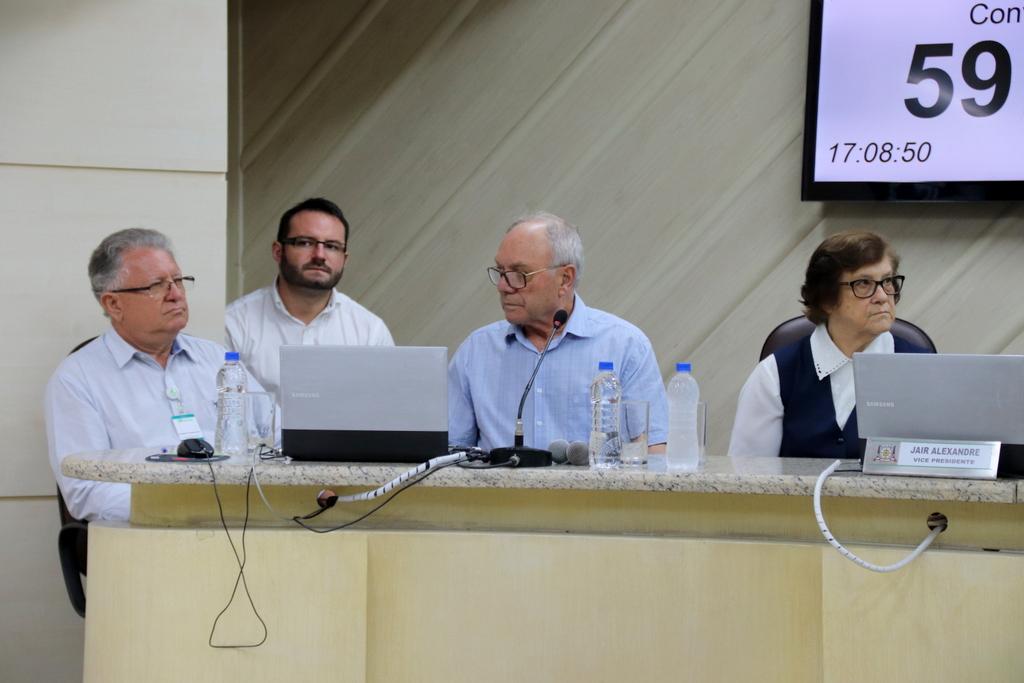 Conselho do Hospital São José presta contas no Legislativo