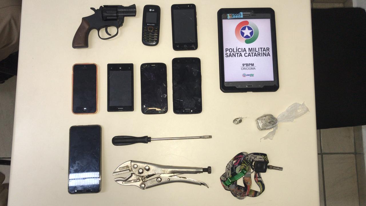 DUPLA É PRESA APÓS FURTAR EM RESIDÊNCIA