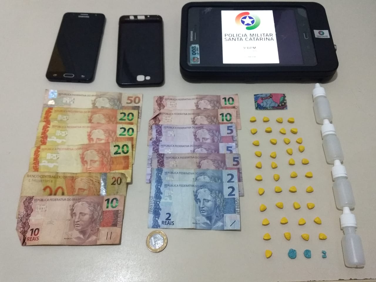 HOMEM É PRESO NO CENTRO COM ECSTASY E COMPRIMIDOS LSD