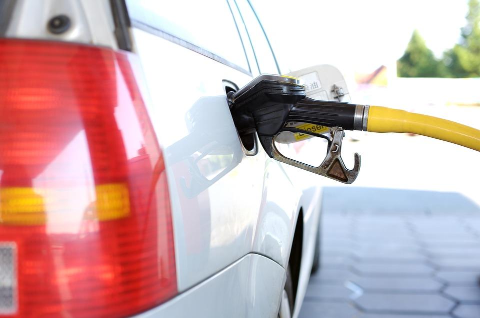 Preço da gasolina pode subir até 12% nos próximos 15 dias