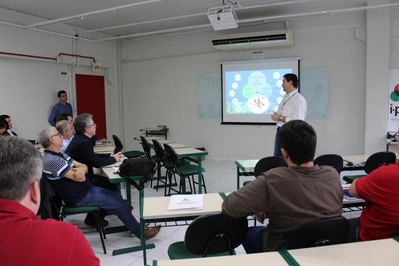 Iparque da Unesc recebe prefeitos e secretários da Amesc