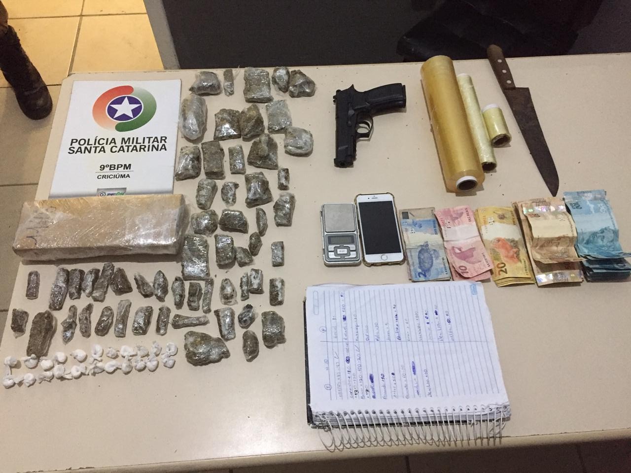Polícia Militar apreende drogas e arma em bairro de Criciúma
