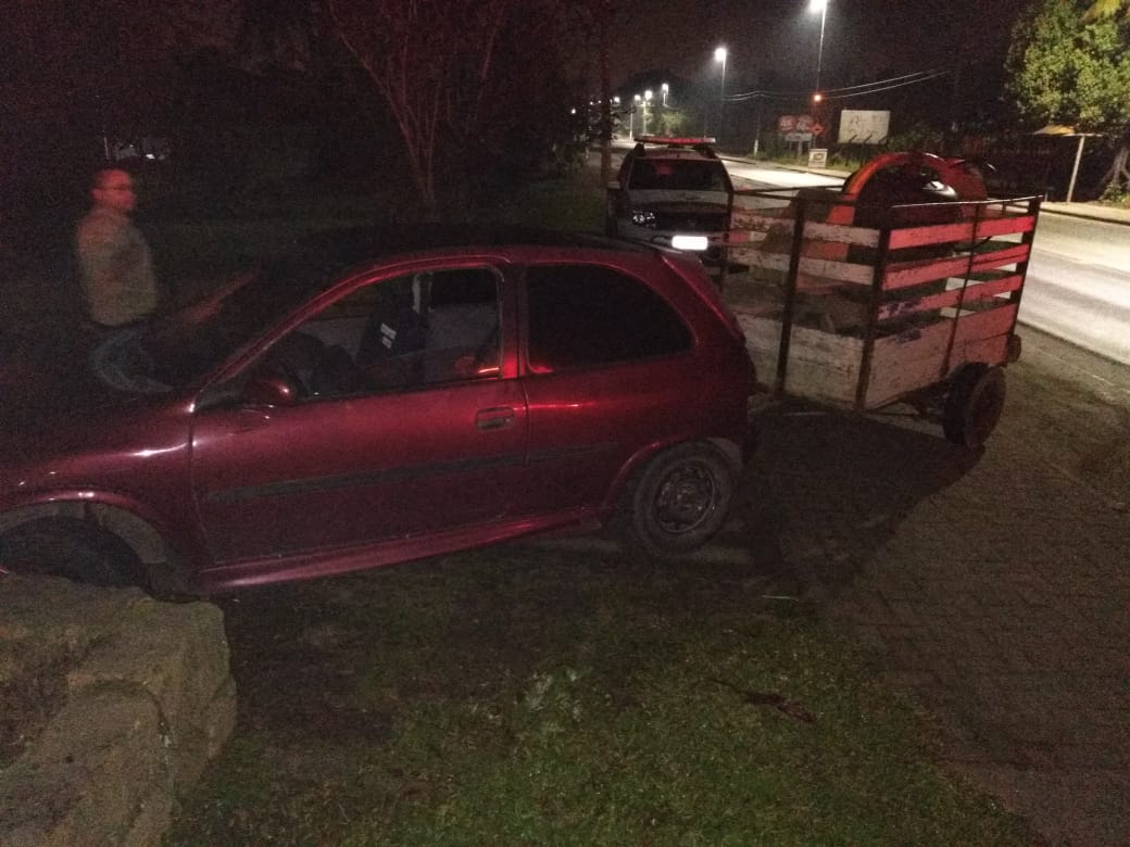 Roubou carro com carretinha e betoneira e caiu nos braços da Polícia