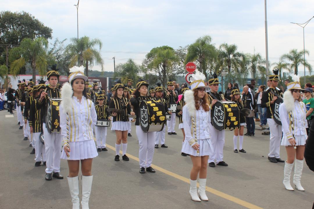 Desfile cívico-militar de Criciúma encerra Semana da Pátria