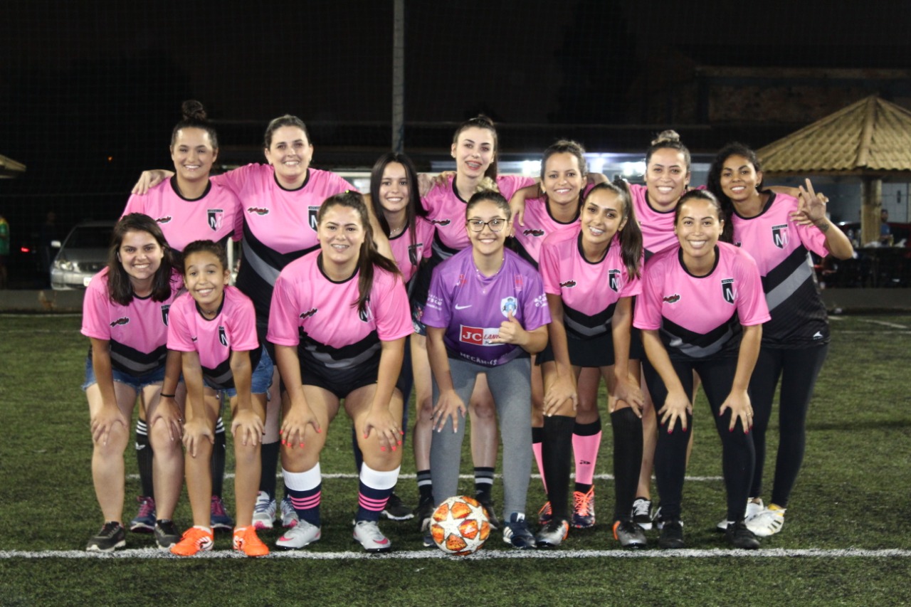 Time feminino e masculino arrecada Balas para o dia das Crianças