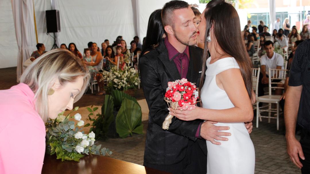 Casamento coletivo contemplar 40 casais em vulnerabilidade social