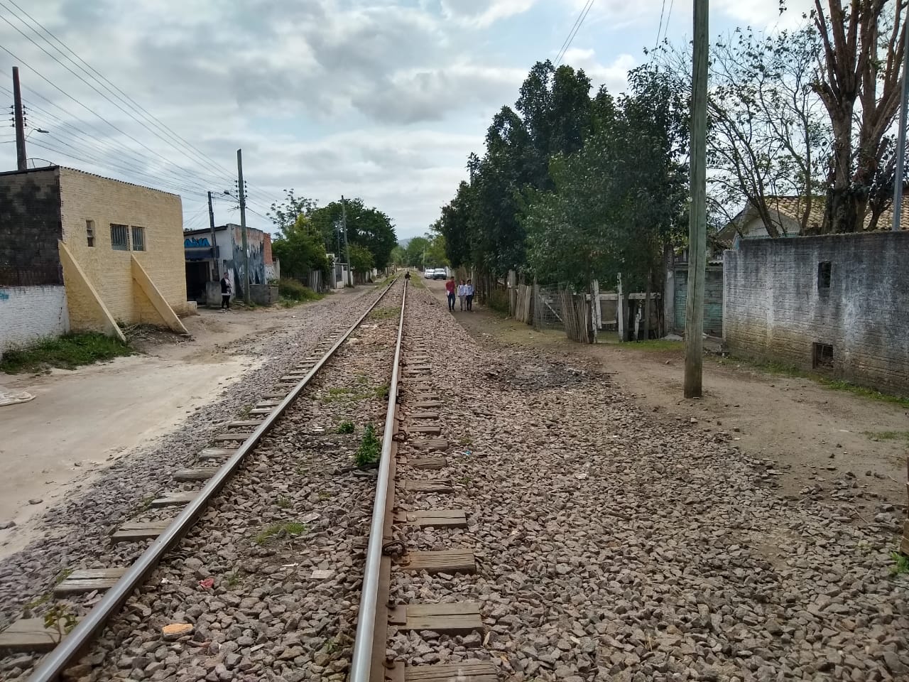 Prefeito Salvaro assina decreto para limpeza de imóveis em situação crítica da região do Boa Vista