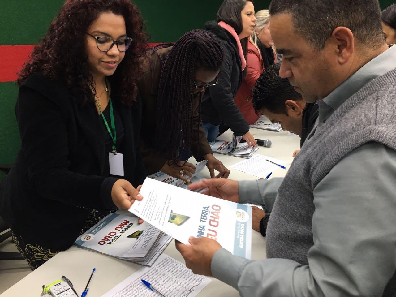 Moradores do Loteamento Anita Garibaldi recebem escrituras nesta segunda-feira