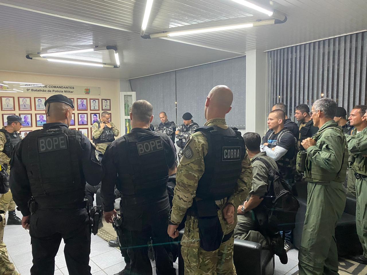 Policiais alvejados seguem hospitalizados