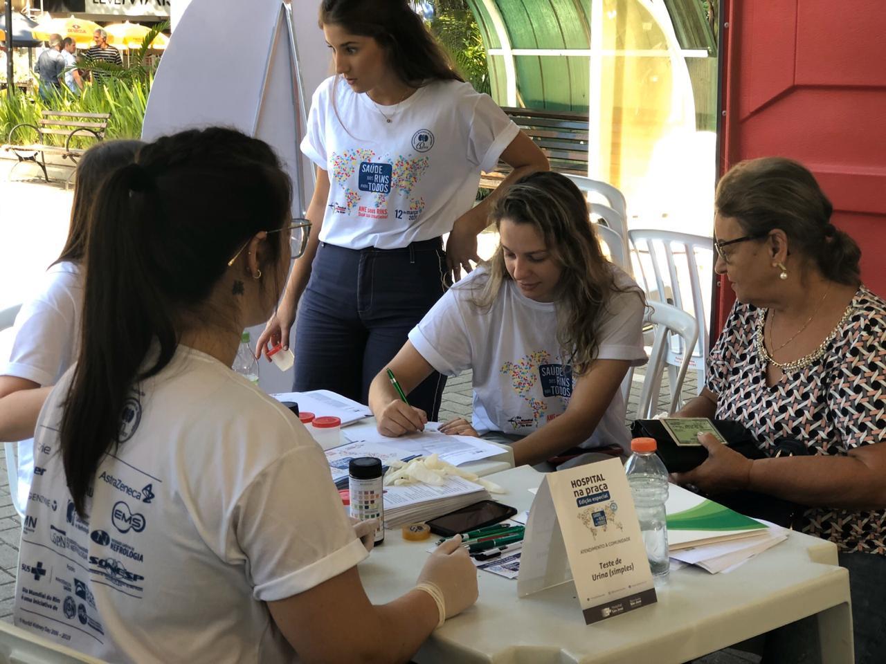 Hospital São José na Praça” realiza mais de 1000 atendimentos à comunidade