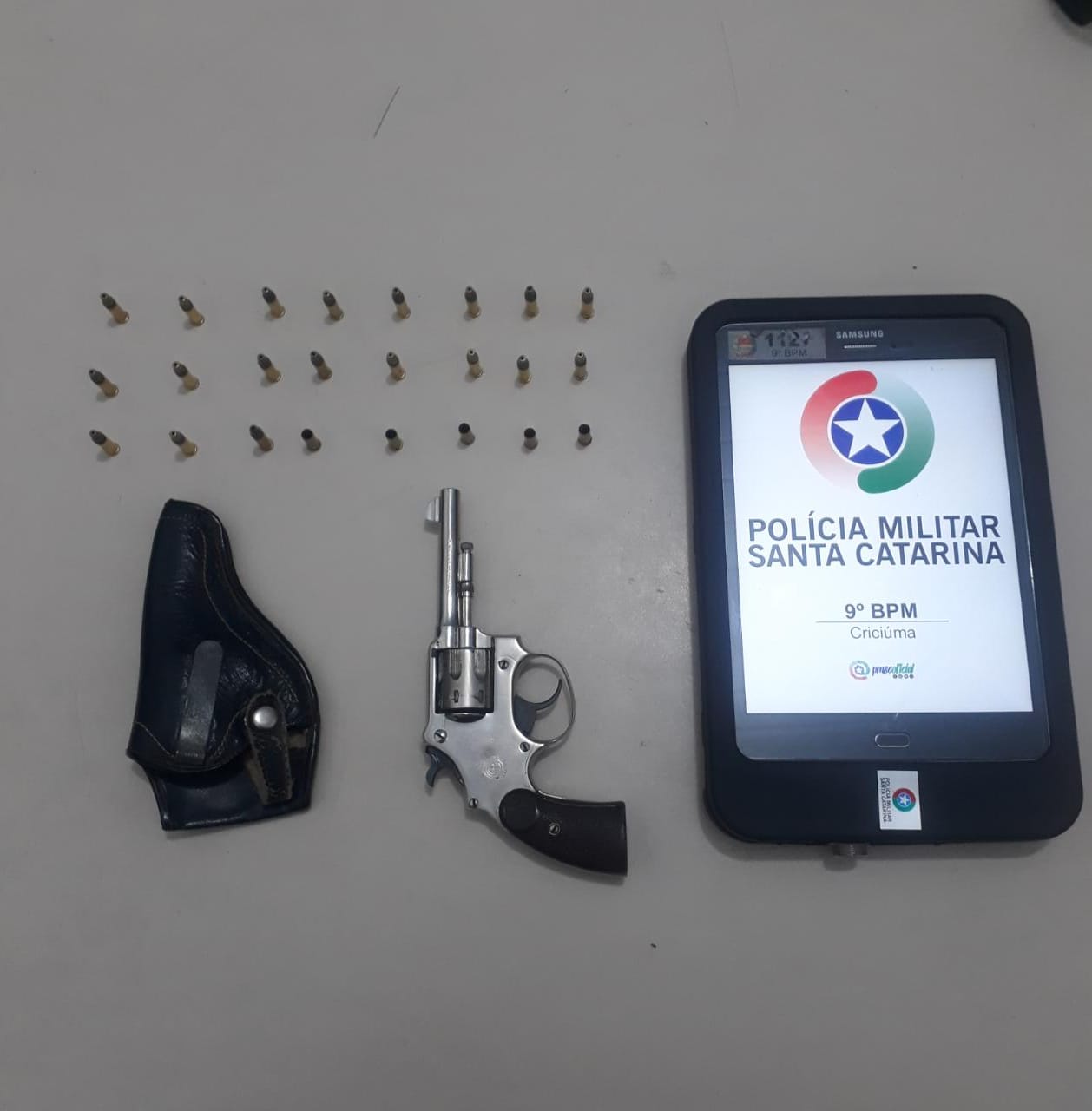Policia Militar prende jovem com revólver e munição